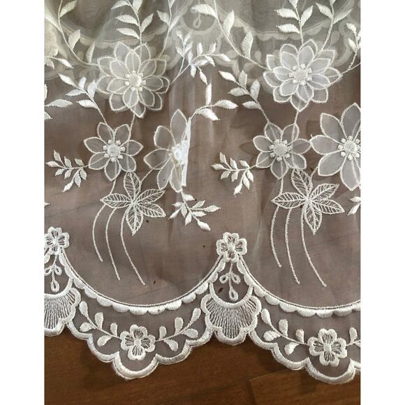 American Vintage tulle skirt embroidered 3D flowers scalloped hem size medium - Picture 3 of 12